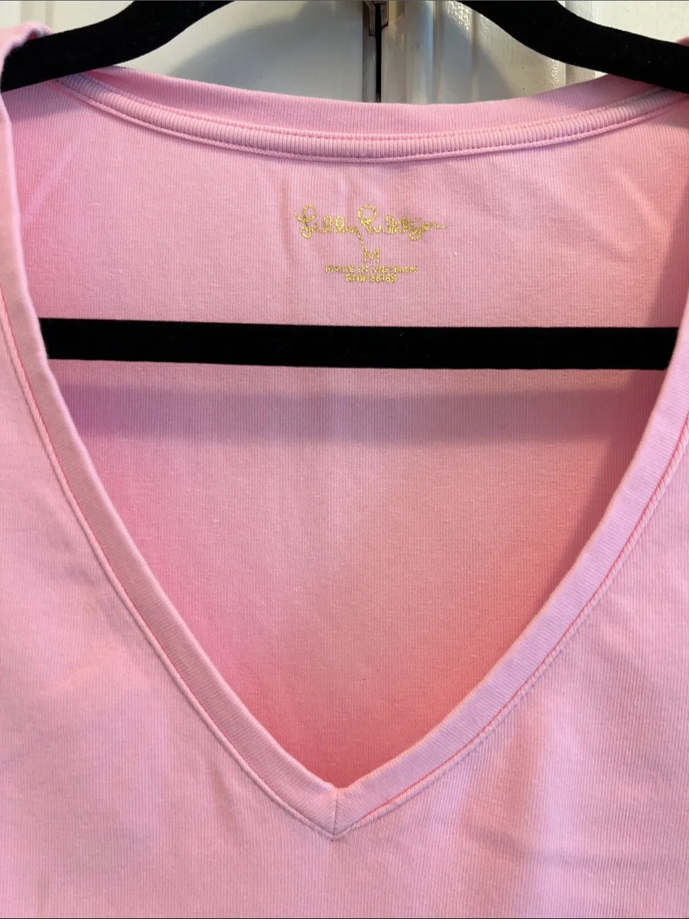 Lilly Pulitzer size M light pink V neck tee - Picture 2 of 4